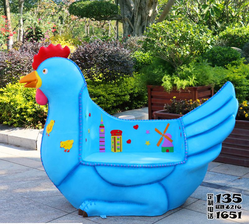 游樂(lè)場(chǎng)創(chuàng)意玻璃鋼彩繪卡通雞座椅雕塑